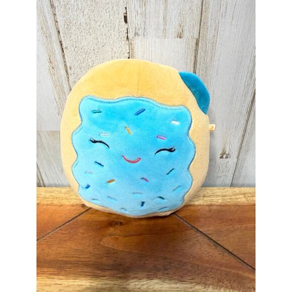 Squishmallows Erissa The Toaster Pastry Scented Plush Toy Blue Small 6 in. - Picture 1 of 5